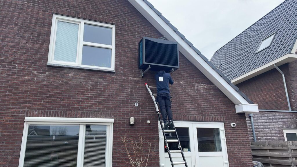 Heat Pump Roof and Wall Installation | Adlår Castra warmtepomp